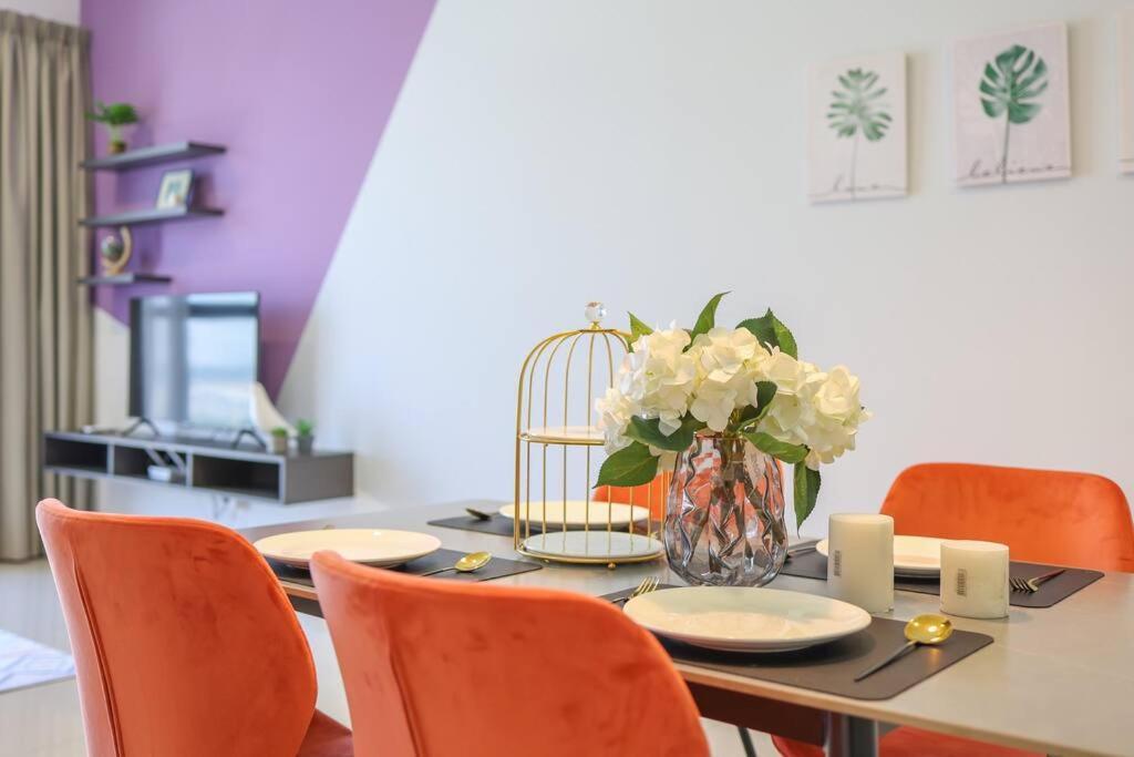 Conveniently Located Trion Kl Premium Amenities *