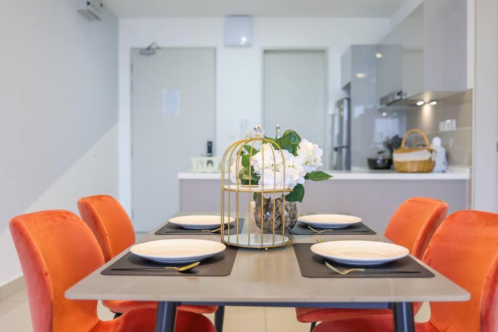 Conveniently Located Trion Kl Premium Amenities *