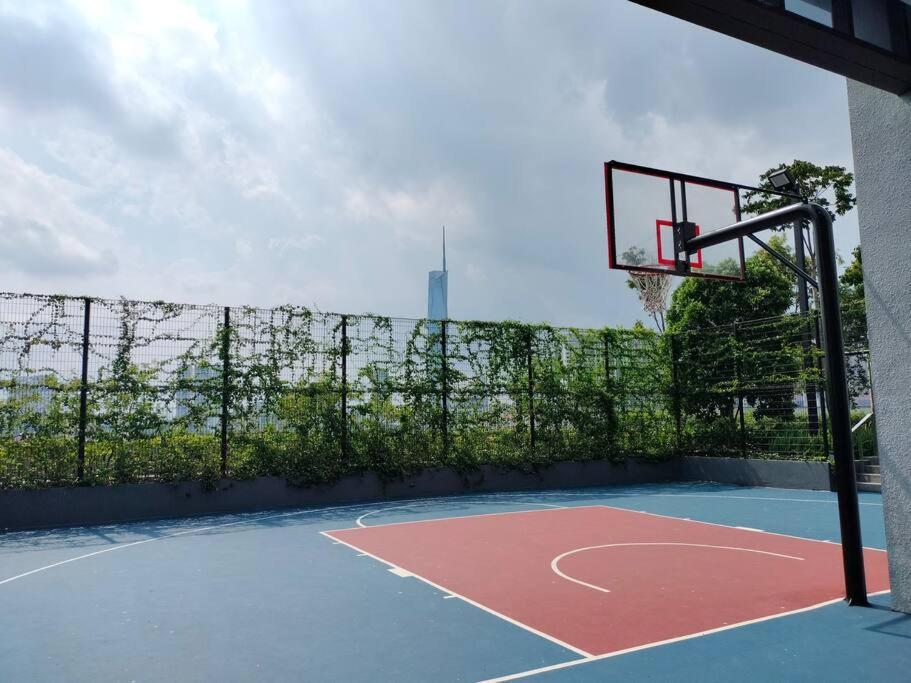 Conveniently Located Trion Kl Premium Amenities *