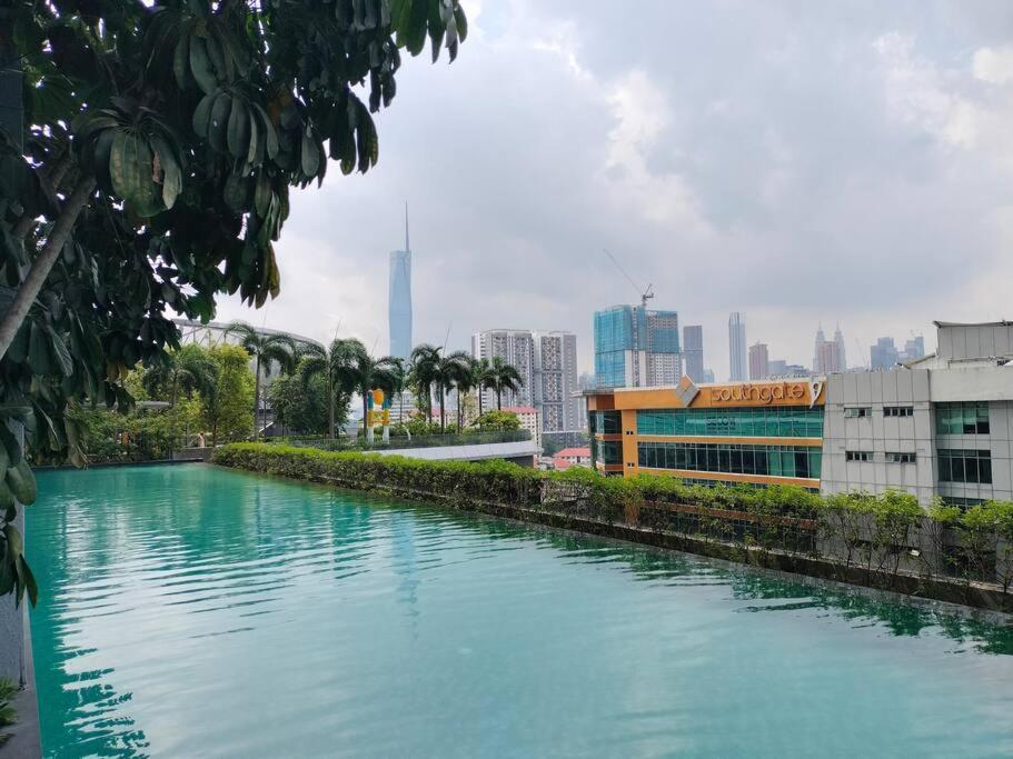 Conveniently Located Trion Kl Premium Amenities *