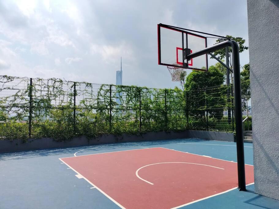 Conveniently Located Trion Kl Premium Amenities *