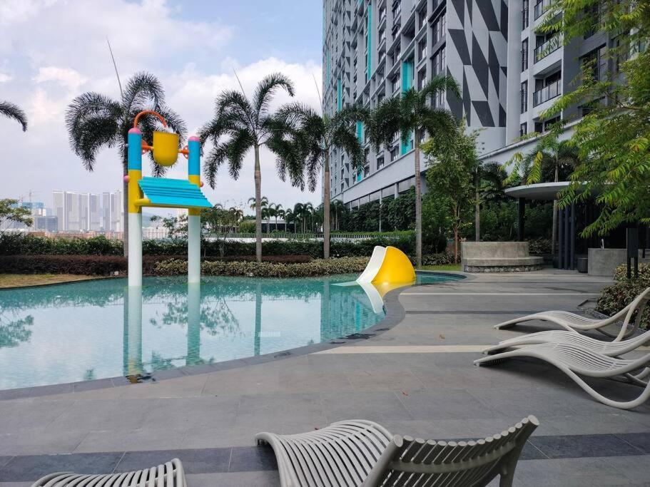 Conveniently Located Trion Kl Premium Amenities *