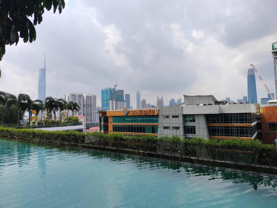 Conveniently Located Trion Kl Premium Amenities *